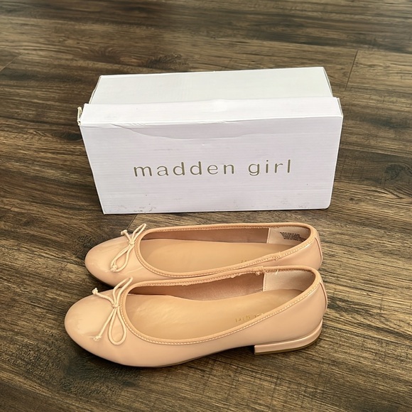 NIB Madden Girl Nude Patent Flats - Picture 4 of 10